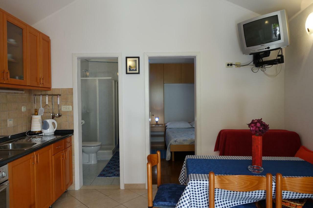 Apartments Ivic Bol Quarto foto
